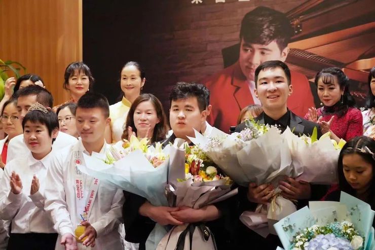 音乐双子星，点亮冬日激情！——环球360未来艺术家刘明康爱心公益音乐沙龙